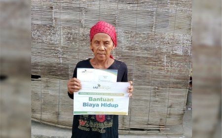 LAZ SIDOGIRI SALURKAN BANTUAN KEPADA LANSIA YANG HIDUP BERDUA DENGAN CUCUNYA