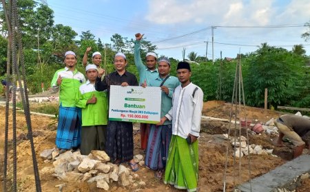 LAZ SIDOGIRI SALURKAN BANTUAN UNTUK PEMBANGUNAN MASJID DKS BALIKPAPAN