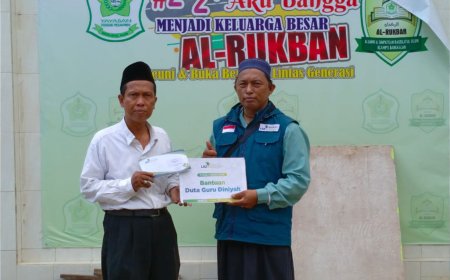 LAZ SIDOGIRI SALURKAN BANTUAN TUNAI UNTUK DUTA GURU MADRASAH DI BANGKALAN