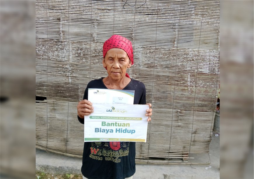 LAZ SIDOGIRI SALURKAN BANTUAN KEPADA LANSIA YANG HIDUP BERDUA DENGAN CUCUNYA
