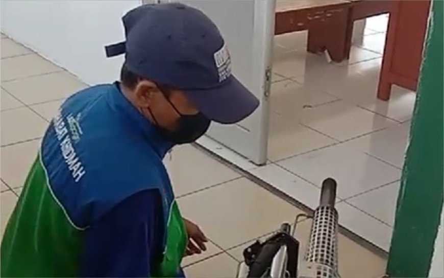 CEGAH DBD, LAZ SIDOGIRI LAKUKAN FOGGING DI AREA PONDOK DKS JAWA BARAT