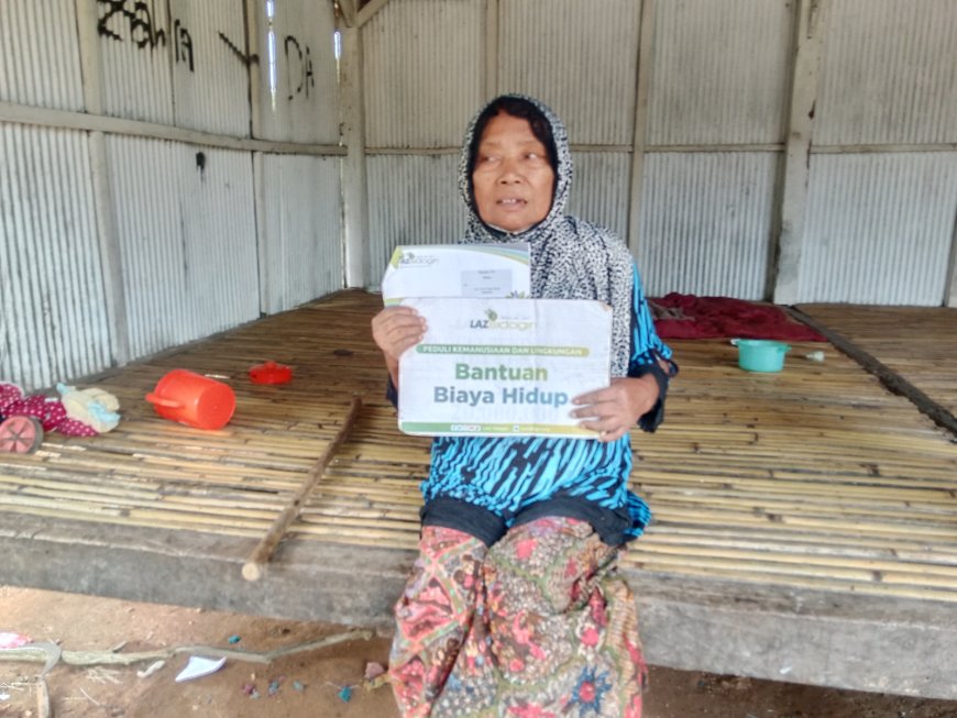 LAZ SIDOGIRI PEDULI LANSIA SEBATANG KARA DI BANGKALAN