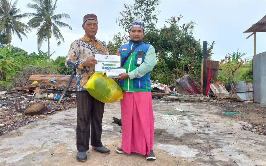 TANGGAP BENCANA, LAZ SIDOGIRI RINGANKAN BEBAN GURU NGAJI YANG RUMAHNYA HANGUS TERBAKAR