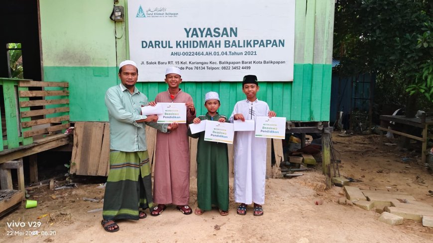 LAZ SIDOGIRI SERAHKAN BEASISWA PENDIDIKAN PADA KEJUARAAN PENCAK SILAT DAN HARI JADI KOTA BALIKPAPAN