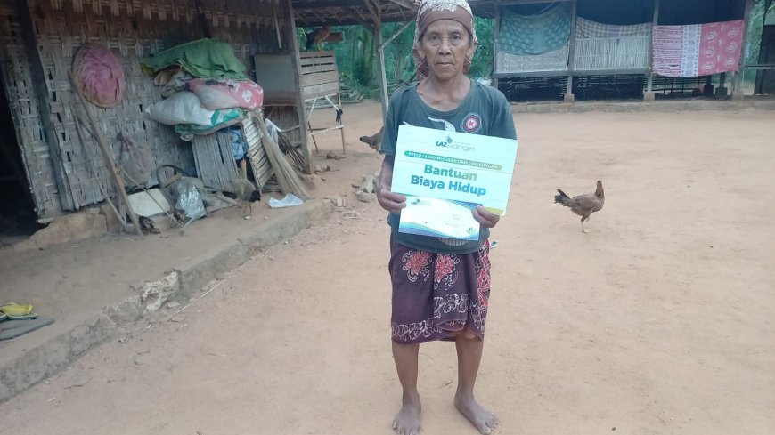 LAZ SIDOGIRI BANTU LANSIA SEBATANG KARA DI BANGKALAN