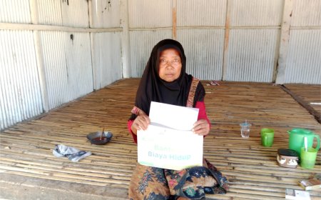 LAZ SIDOGIRI SALURKAN BIAYA HIDUP KEPADA LANSIA DHUAFA DI TANAH MERAH BANGKALAN