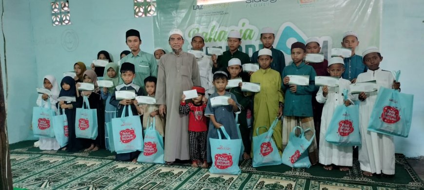 LAZ SIDOGIRI SANTUNI PULUHAN YATIM DI TPA MANBAUS SALAM PONTIANAK