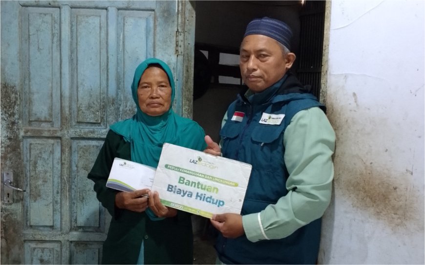 LAZ SIDOGIRI SLURKAN BIAYA HIDUP BULANAN KAPADA LANSIA DHUFA DI BANGKALAN