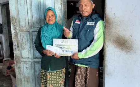 LAZ SIDOGIRI PEDULI IBU LANSIA SEBATANG KARA DI BANGKALAN