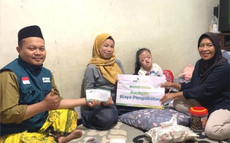 KAKAK BERADIK DISABILITAS FISIK DI BATAM DAPAT BIAYA PENGOBATAN DARI LAZ SIDOGIRI