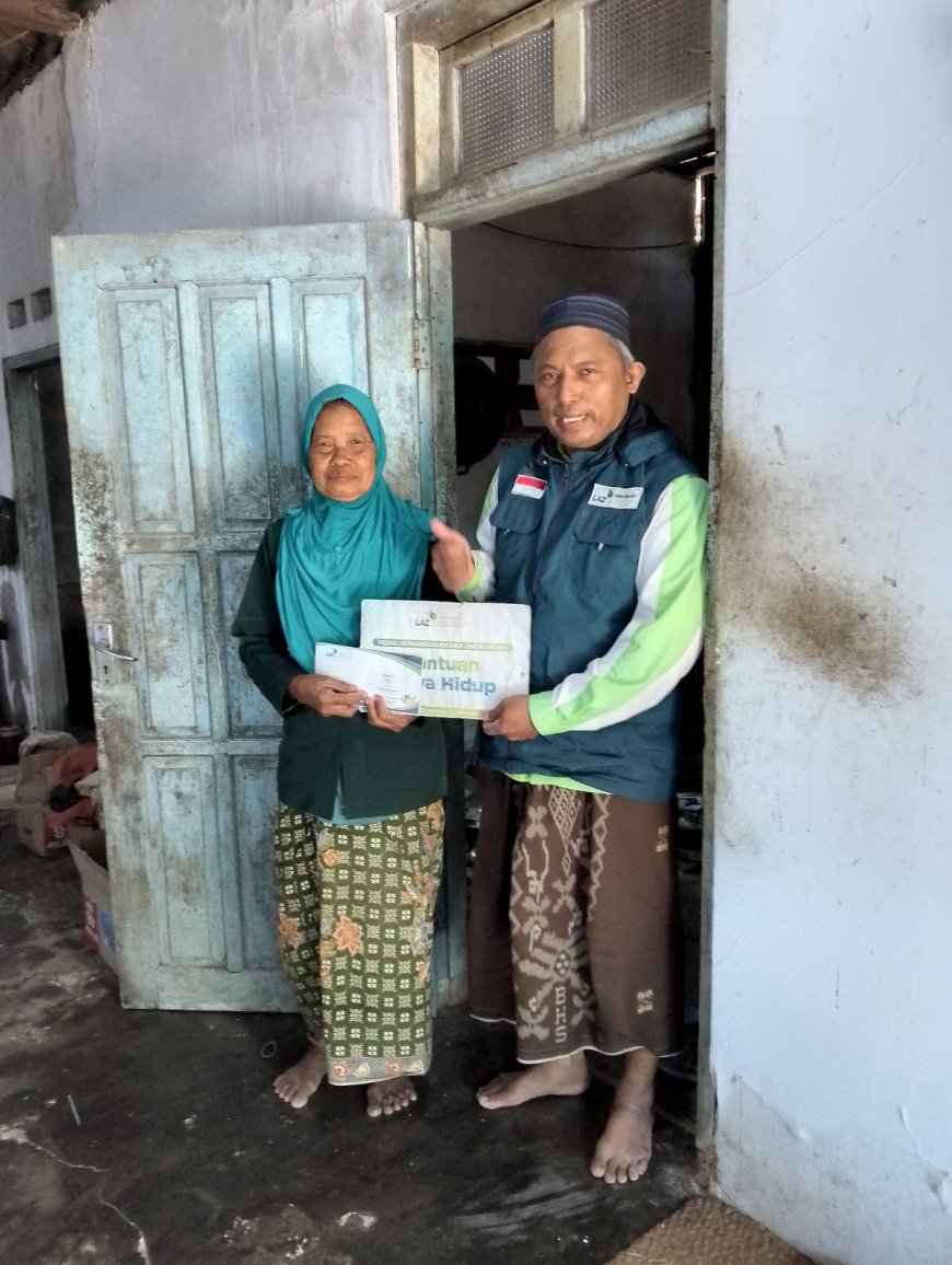 LAZ SIDOGIRI PEDULI IBU LANSIA SEBATANG KARA DI BANGKALAN