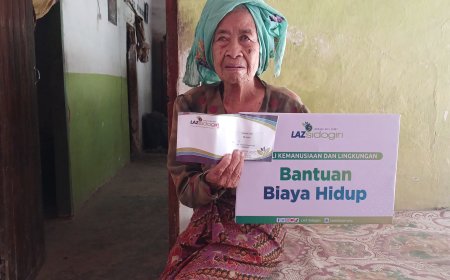 LAZ SIDOGIRI BANTU NENEK YANG TINGGAL BERSAMA CUCUNYA