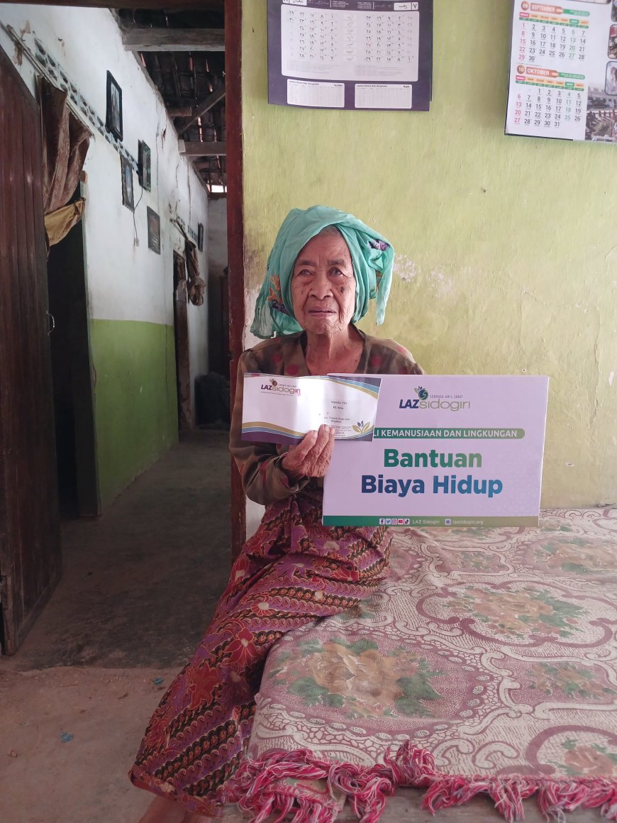LAZ SIDOGIRI BANTU NENEK YANG TINGGAL BERSAMA CUCUNYA