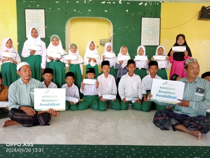 DUKUNG KELANJUTAN PENDIDIKAN DINIYAH DI KABUPATEN GRESIK, LAZ SIDOGIRI BERIKAN BEASISWA MURID MADRASAH