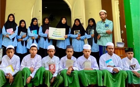 LAZ SIDOGIRI WILAYAH  NTT MENYERAHKAN BIAYA PESANTREN UNTUK 25 SANTRI