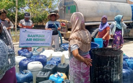 LAZ SIDOGIRI SALURKAN AIR BERSIH UNTUK MASYARAKAT TERDAMPAK BENCANA KEKERINGAN