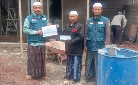 LAZ SIDOGIRI BERIKAN BANTUAN RENOVASI MUSHALA AR-RAHMAH GENTENG BANYUWANGI