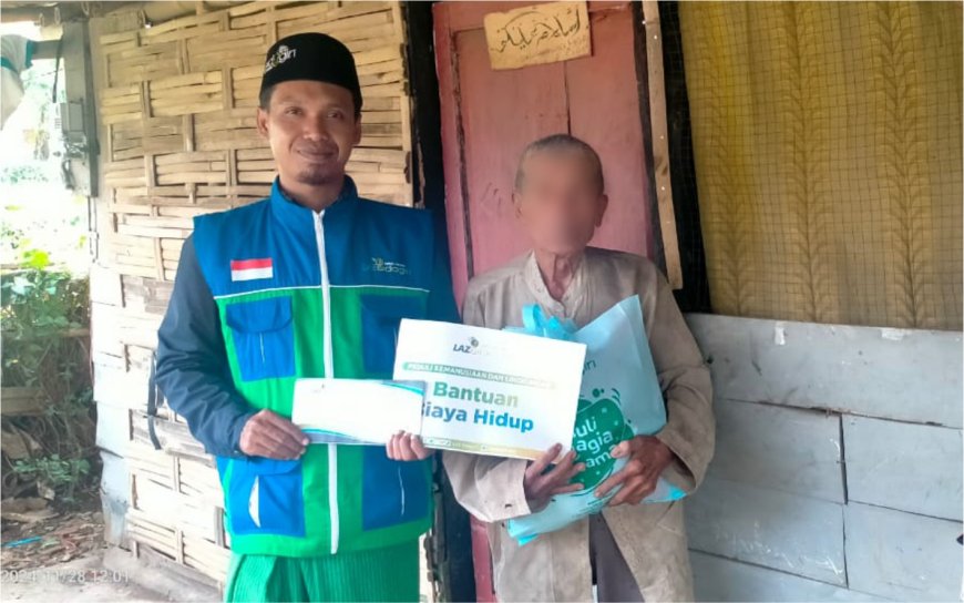LAZ SIDOGIRI BERI BANTUAN BIAYA HIDUP KEPADA 20 LANSIA DHUAFA DI JEMBER