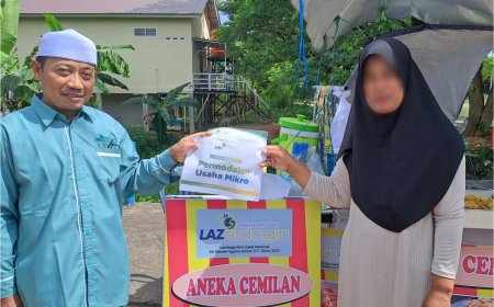 LAZ SIDOGIRI  BERIKAN BANTUAN MODAL USAHA UNTUK PELAKU UMKM, IBU JUMRIANI BERSYUKUR ATAS DUKUNGAN TERHADAP USAHANYA   