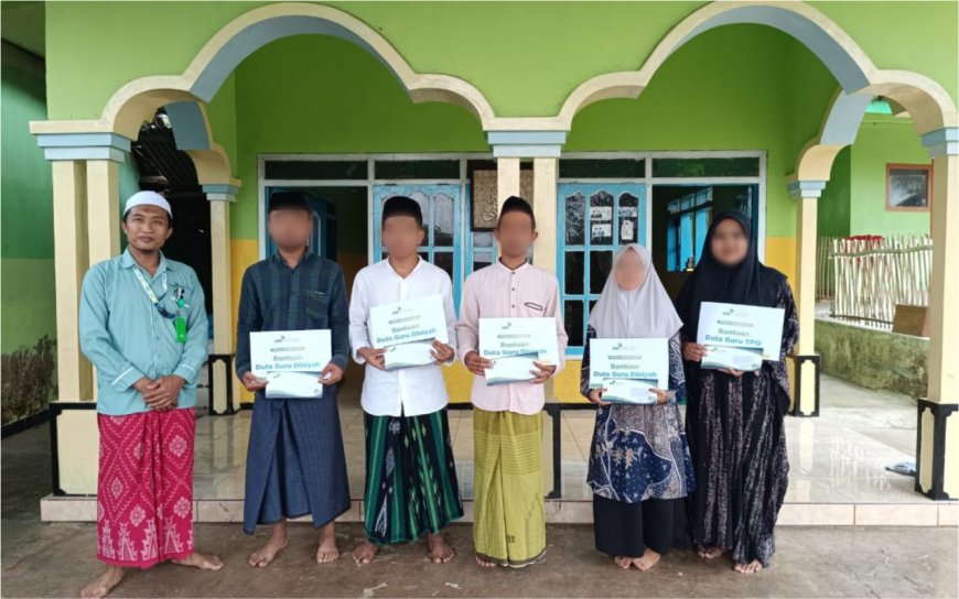 LAZ SIDOGIRI SALURKAN DANA INSENTIF UNTUK PARA GURU DINIYAH DI MALANG