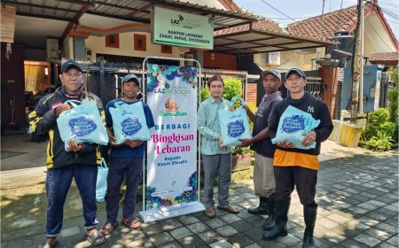 BERBAGI BERKAH, LAZ SIDOGIRI BERI BINGKISAN LEBARAN KEPADA PETUGAS KEBERSIHAN DI KELURAHAN PEJARAKAN, MATARAM
