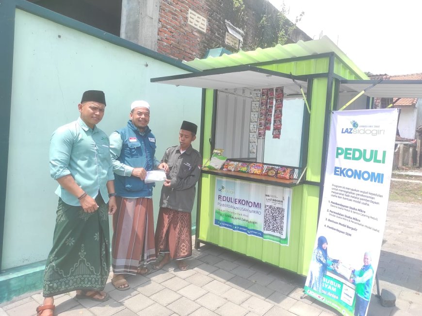 BERDAYAAN USAHA KECIL, LAZ SIDOGIRI BERI BOOTH CONTENER UNTUK PENJUAL ANGKRINGAN