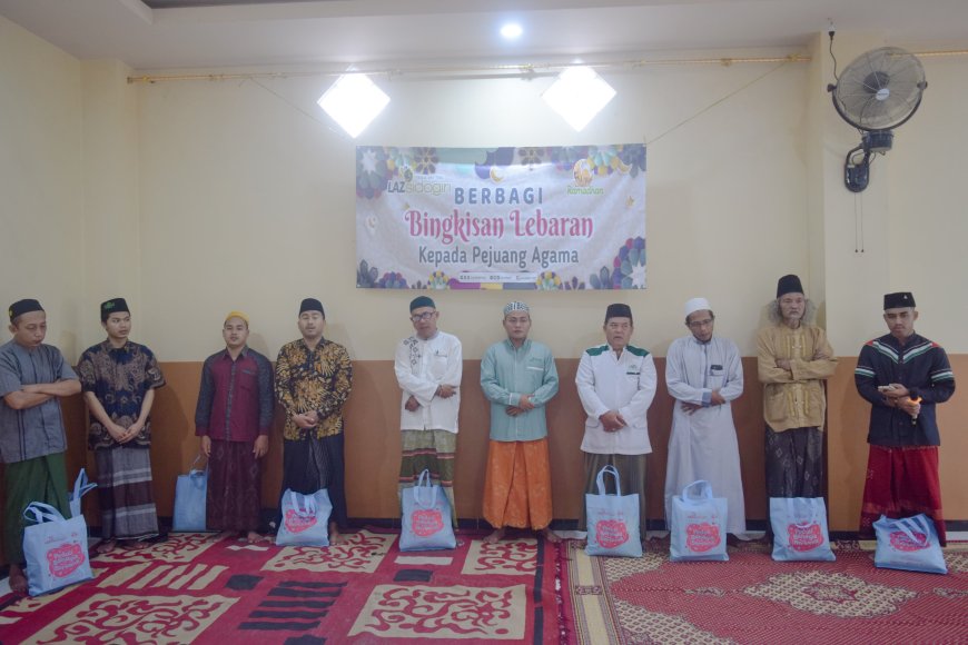 LAZ SIDOGIRI BERBAGI BINGKISAN LEBARAN DI NTT