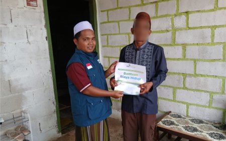 MENEBAR KEPEDULIAN, LAZ SIDOGIRI SALURKAN BANTUAN BIAYA HIDUP UNTUK MUALAF DI BANGKA
