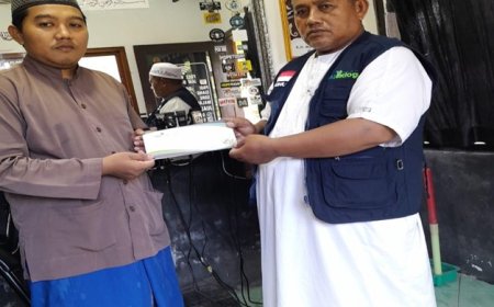 BERDAYAKAN TUKANG CUKUR RAMBUT, LAZ SIDOGIRI BANTU BIAYA DAN PERLENGKAPAN