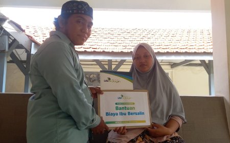 LAZ SIDOGIRI BERI BANTUAN BIAYA BERSALIN KEPADA WARGA DHUAFA DI PASURUAN
