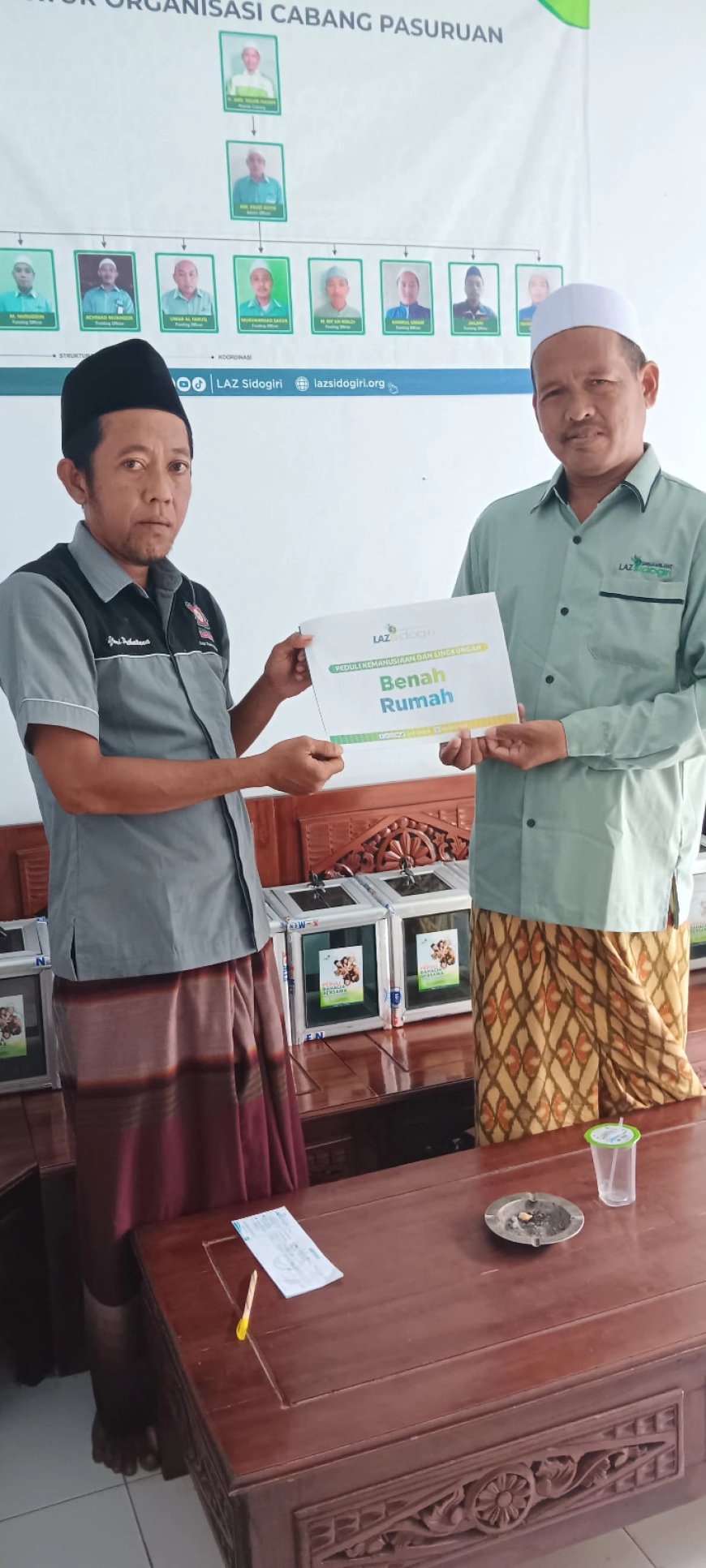 LAZ SIDOGIRI BENAHI RUMAH WARGA PASURUAN YANG HAMPIR ROBOH