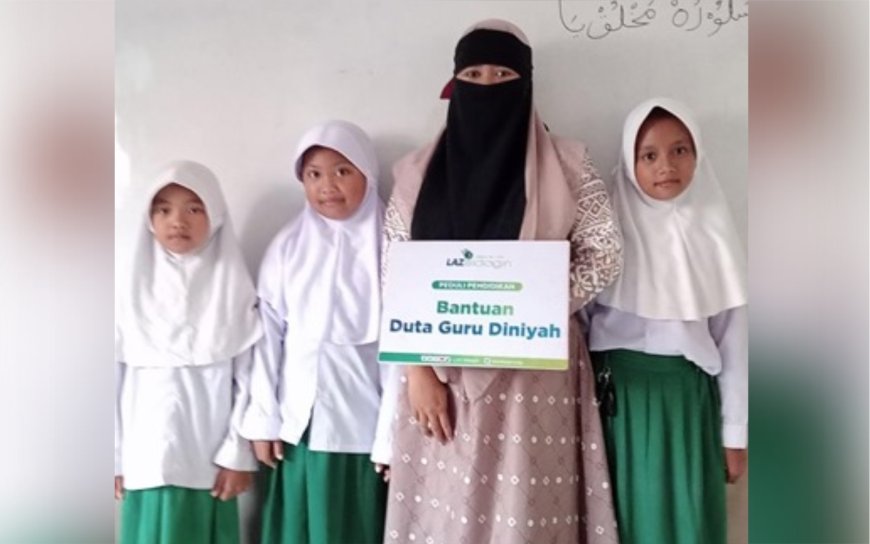 BANTUAN UNTUK USTADZAH ANISA DI YAYASAN TARBIYATUL ATFAL BANGKALAN