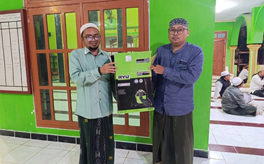 KEBERSIHAN MASJID, CERMINAN KEINDAHAN IBADAH. BANTUAN LAZ SIDOGIRI UNTUK MASJID NURUL HUDA