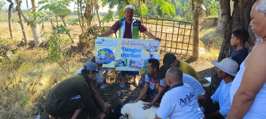 SEMARAKKAN IDUL ADHA, LAZ SIDOGIRI BAGI-BAGI DAGING KURBAN DI EMPAT KECAMATAN PASURUAN