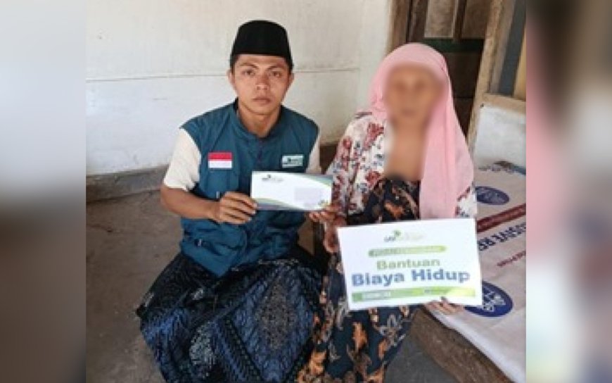 LAZ SIDOGIRI BERIKAN BANTUAN BIAYA BEROBAT KEPADA LANSIA DHUAFA DI PROBOLINGGO