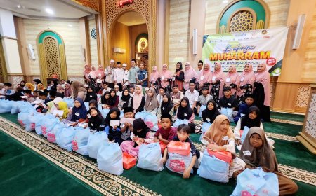 LAZ SIDOGIRI NTT BERSAMA MT. KHAIRUNNISA HIDAYATULLAH ATAMBUA SANTUNI 100 ANAK YATIM DALAM PROGRAM BAHAGIA MUHARRAM
