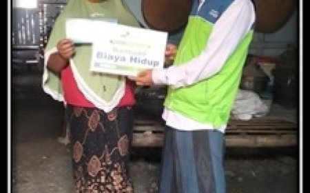 TAK KUAT LAGI BEKERJA, LAZ SIDOGIRI BANTU  IBU LANSIA DUA ANAK DI PROBOLINGGO