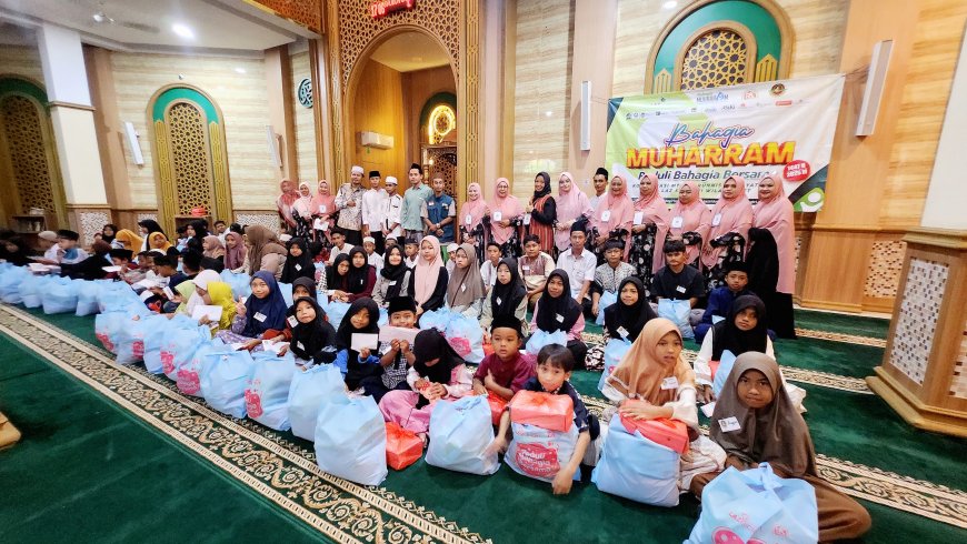LAZ SIDOGIRI NTT BERSAMA MT. KHAIRUNNISA HIDAYATULLAH ATAMBUA SANTUNI 100 ANAK YATIM DALAM PROGRAM BAHAGIA MUHARRAM