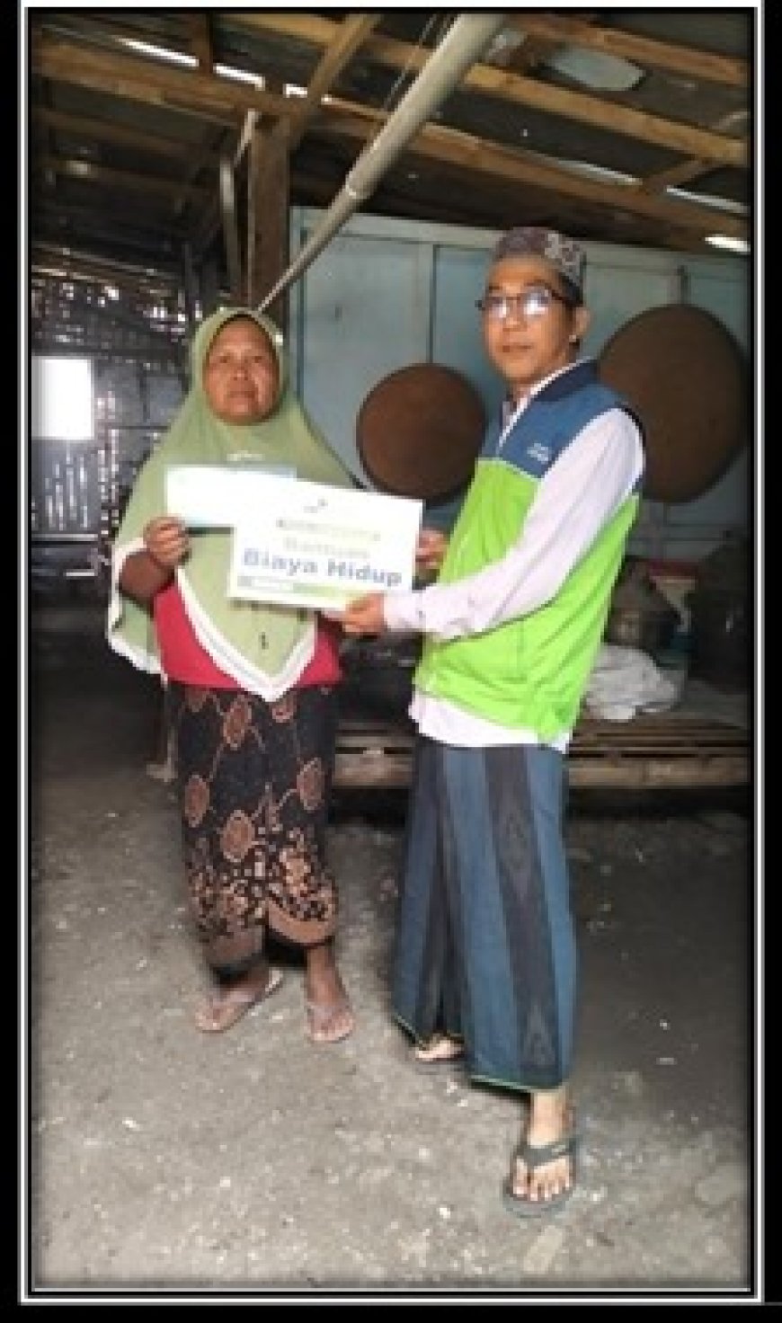 TAK KUAT LAGI BEKERJA, LAZ SIDOGIRI BANTU  IBU LANSIA DUA ANAK DI PROBOLINGGO