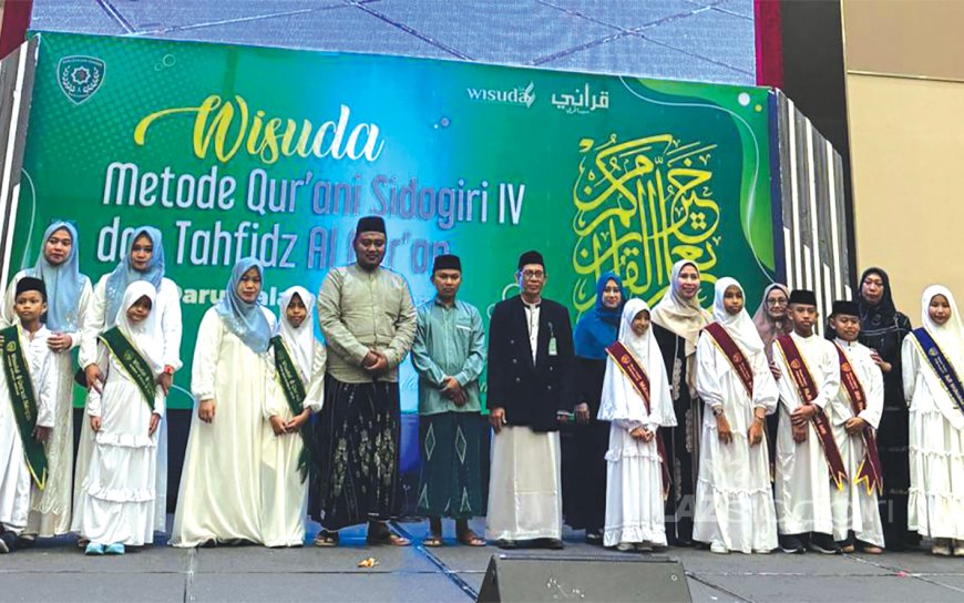 LAZ SIDOGIRI BERI PENGHARGAAN KEPADA WISUDAWAN TERBAIK DI SDIT MAKASSAR