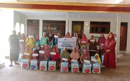 TIDAK BISA HIDUP MANDIRI, LAZ SIDOGIRI BANTU BIAYA HIDUP DHUAFA LANSIA DI BANGKALAN