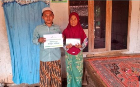 LAZ SIDOGIRI BANTU BIAYA HIDUP LANSIA DHUAFA DI PAMEKASAN