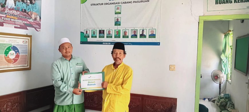 HAMPIR ROBOH, LAZ SIDOGIRI BENAH RUMAH WARGA LANSIA DHUAFA DI PASURUAN