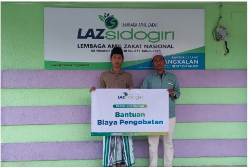 PUTRANYA SEDANG RAWAT JALAN, LAZ SIDOGIRI BANTU BIAYA WARGA DHUAFA