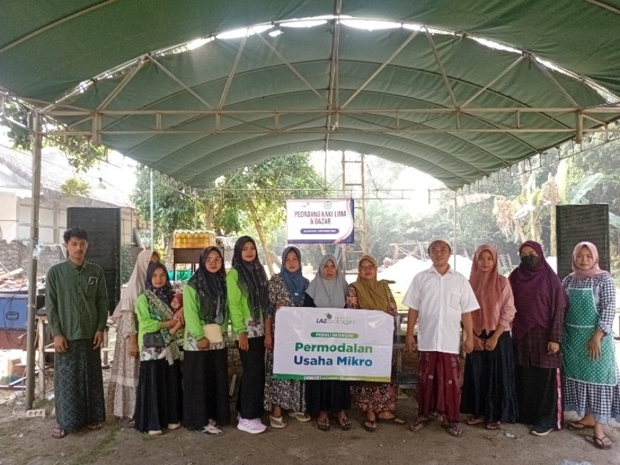 PERINGATI MAULID NABI, LAZ SIDOGIRI BANGKALAN BERI BANTUAN MODAL UNTUK 10 PEDAGANG KAKI LIMA