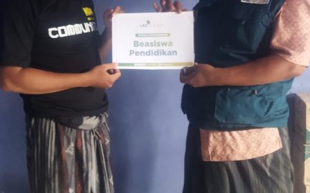 LAZ SIDOGIRI SALURKAN BANTUAN BIAYA PENDIDIKAN DI KEBOTOHAN KRATON PASURUAN