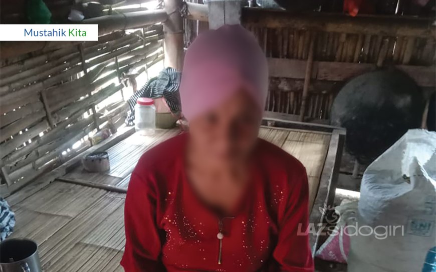HIDUP SEBATANG KARA, IBU TIAMI MEMILIH BERJUALAN KAYU BAKAR
