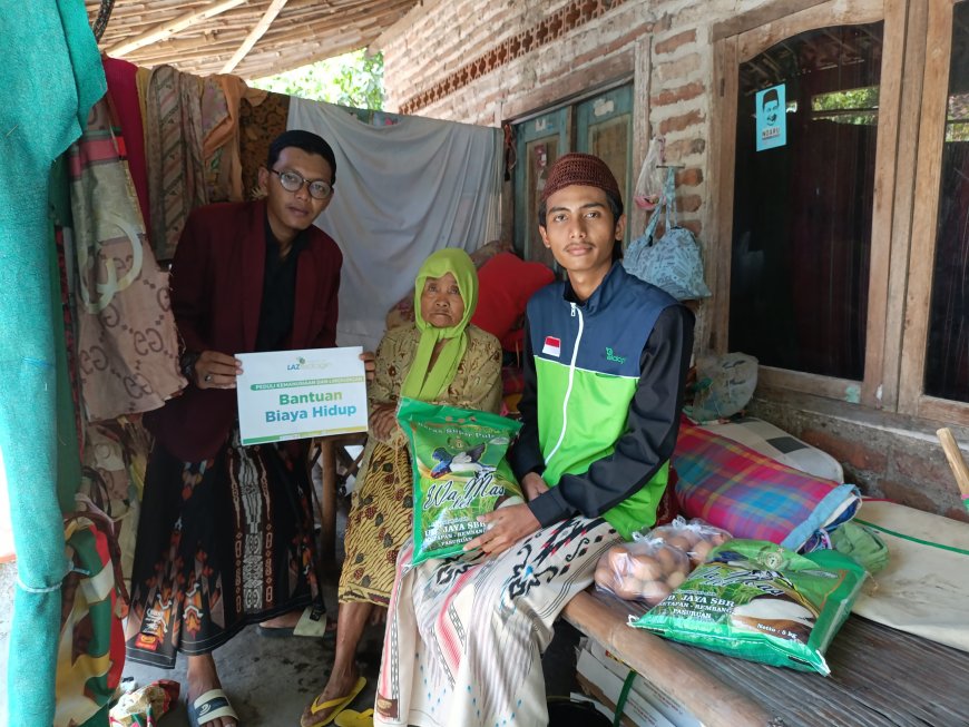 LAZ SIDOGIRI BERSAMA MAHASISWA YUDARTA MENYALURKAN BANTUAN BIAYA HIDUP  BAGI WARGA PRA SEJAHTERA DI PASURUAN
