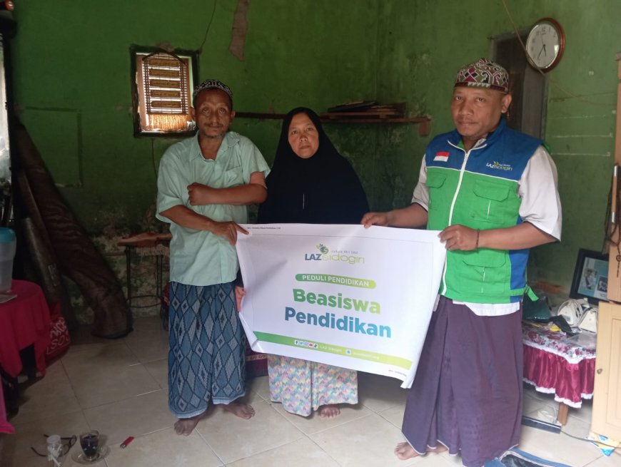 LAZ SIDOGIRI SALURKAN BANTUAN BIAYA PENDIDIKAN SANTRI ASAL KOTA MALANG