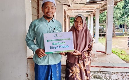 SEMAKIN LEMAH DI USIA TUA, LAZ SIDOGIRI BANTU BIAYA HIDUP LANSIA YANG TINGGAL SENDIRIAN DI PELOSOK BANGKALAN